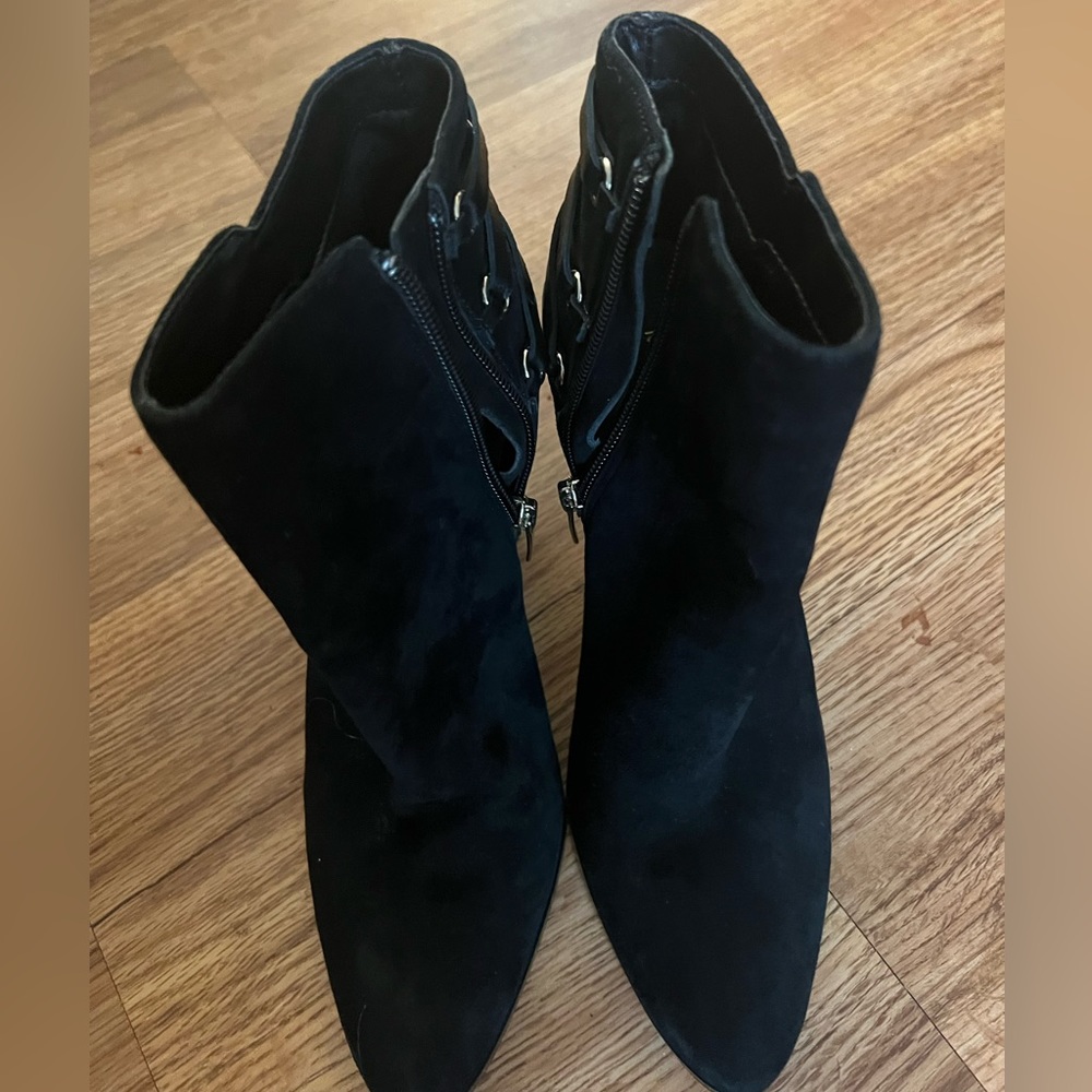 Nwob black booties fringe 6.5 dsw Marc fisher womens boots